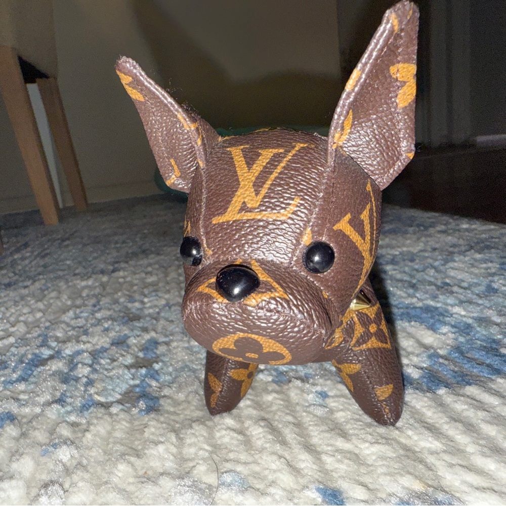 LV Monogram dog charm. - Picture 2 of 6